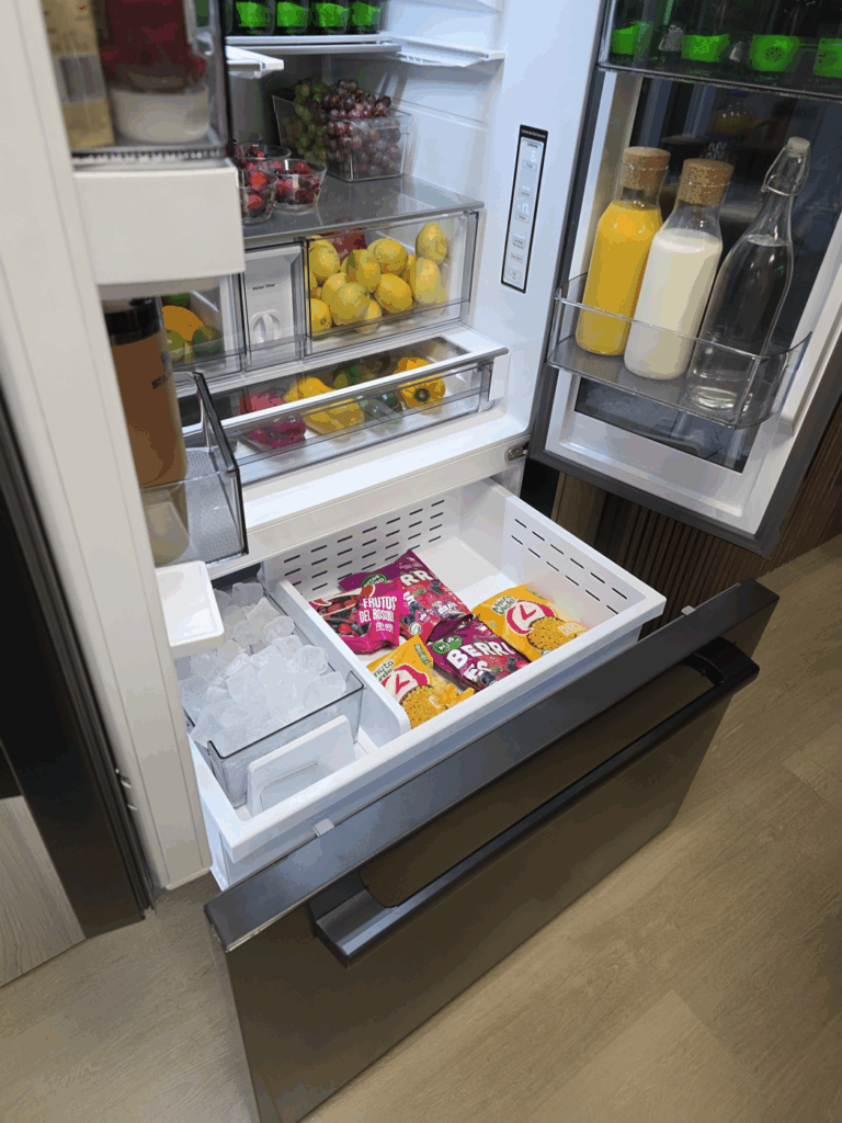 Refrigerador BeSpoke AI French Door con AutoView, cajón de congelados